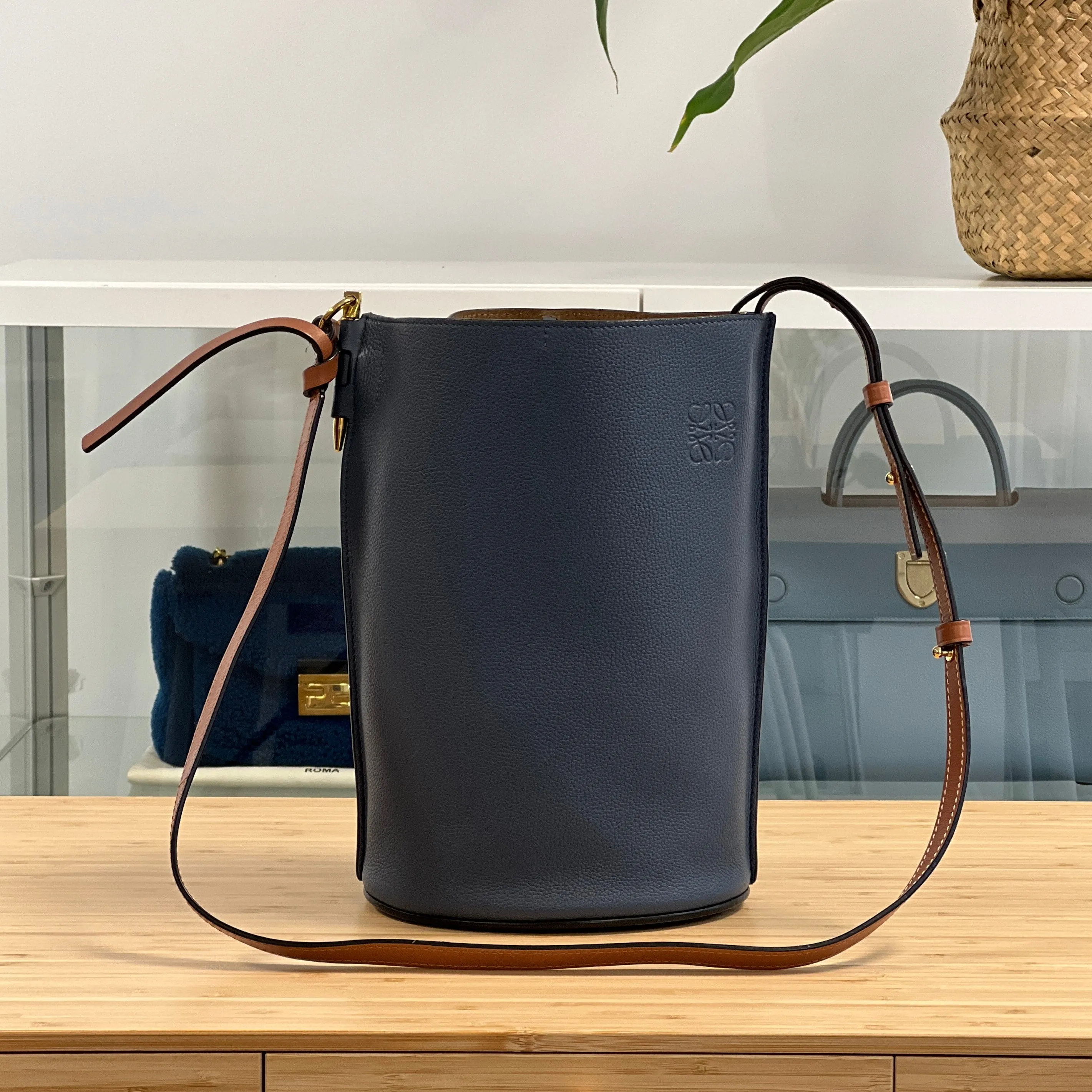 Loewe Gate Bucket